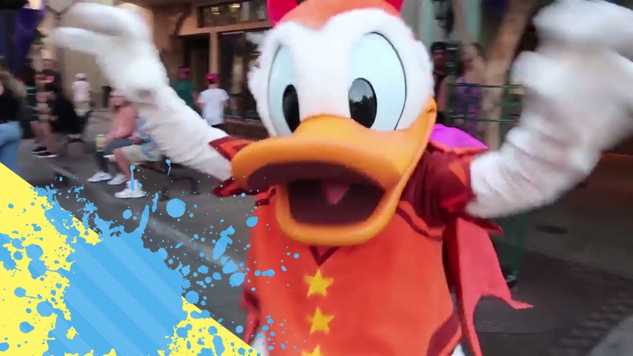Halloween Donald Duck SCARES EVERYONE on the street! | Disneyland