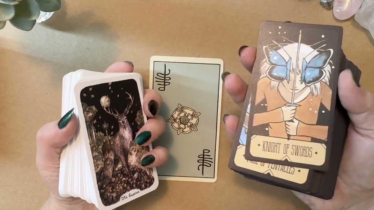 Ep. 007 Tiny Decks for Tiny Hands, Tarot Decks Edition