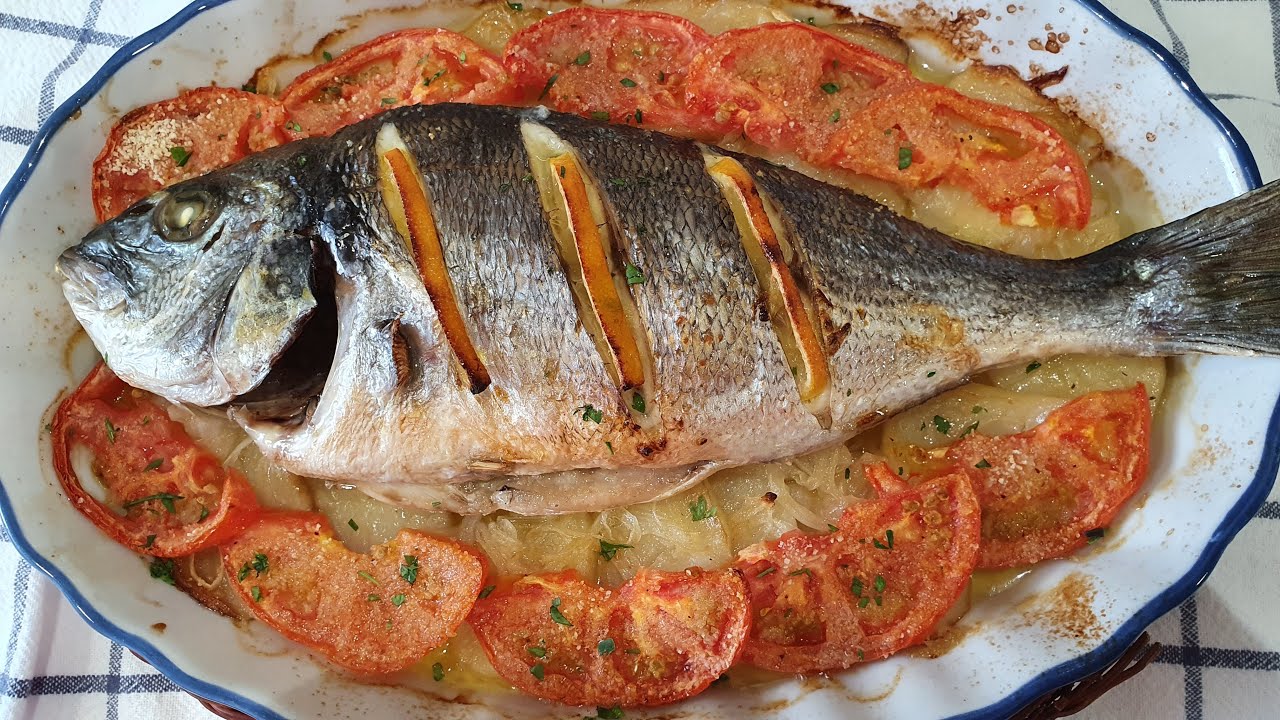 DORADA AL HORNO con patatas y tomate