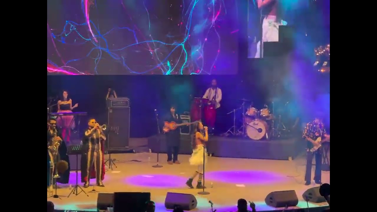Saba Azad's performance at Sula Fest, Nasik, Maharashtra #sabaazad