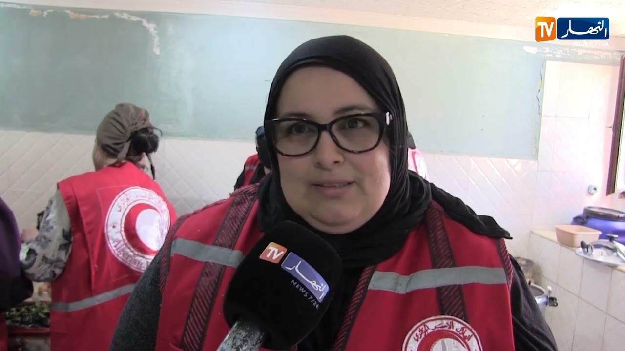 الشلف: سلسبيل..أصغر متطوعة ترافق والدتها لخدمة الصائمين بالهلال الأحمر الجزائري