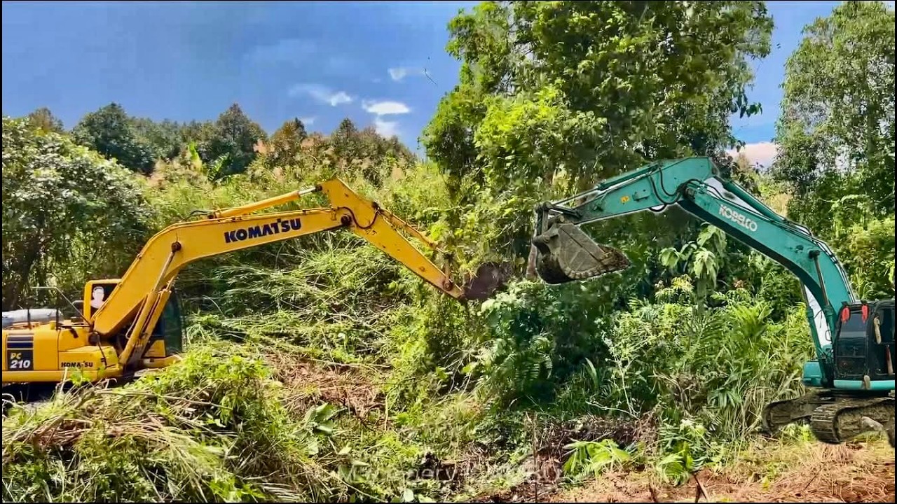 Excavator cleans soil along the riverbank #komatsupc210