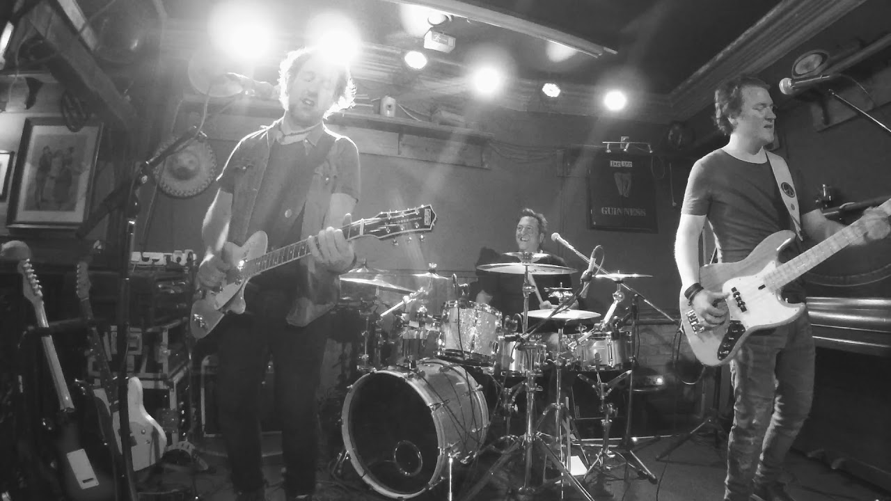 PURPLE ROAD - Blues Trio - live 2021 at Pogs (Moenchengladbach, Germany) (Hoochie Coochie man)
