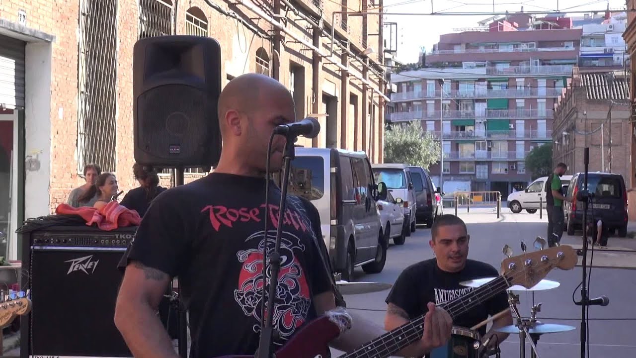 DEMASIADOS ENEMIGOS- Juventud (Merkadillo Punk 8-6-13)