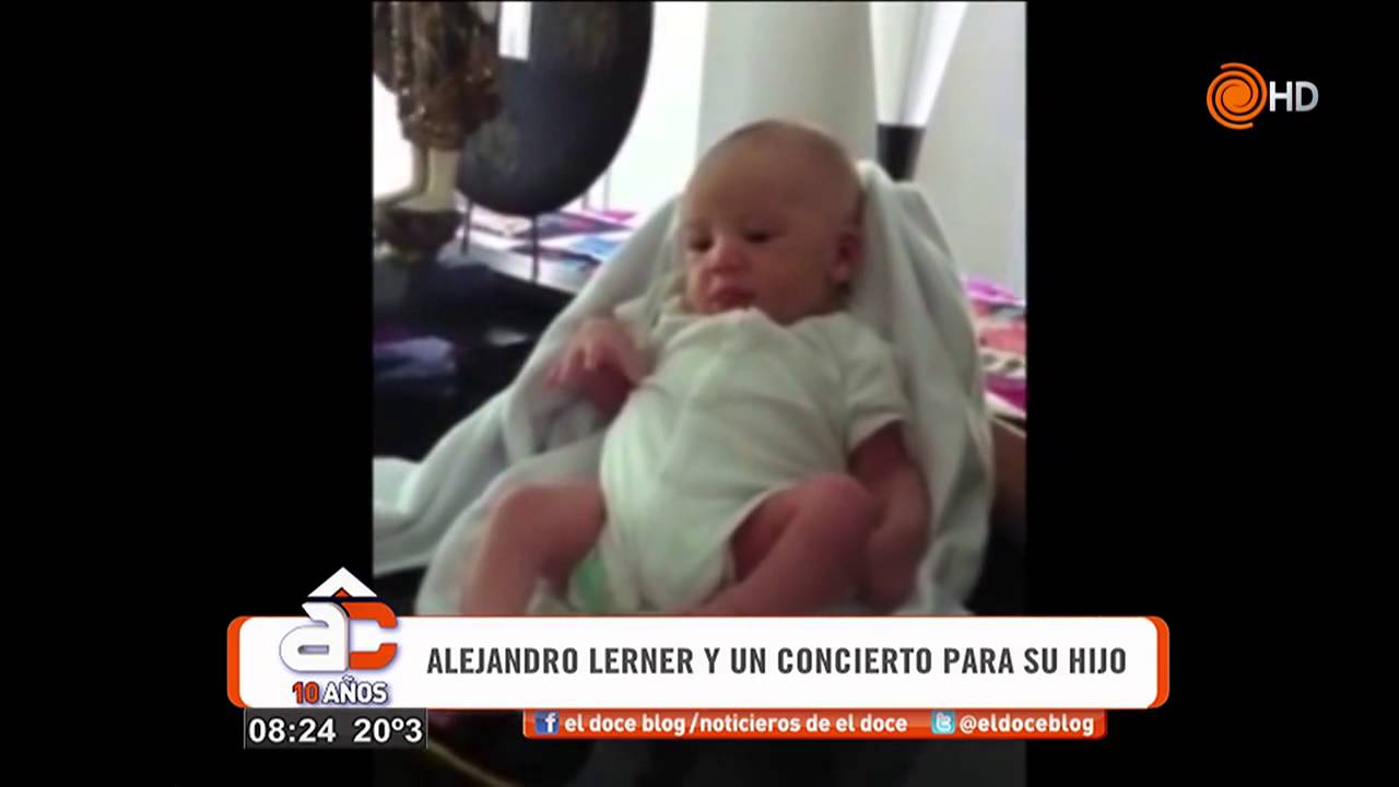 Emotivo: Lerner le toca el piano a su beb&eacute; de 12 d&iacute;as. &iexcl;Que concierto!