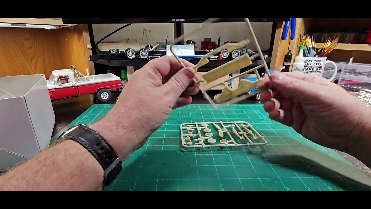 Moebius 1967 F100 Service Bed pick kit.