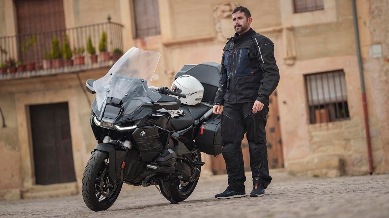 BMW #R1300RT: la tragamillas por excelencia se renueva a fondo y multiplica su apuesta tecnológica