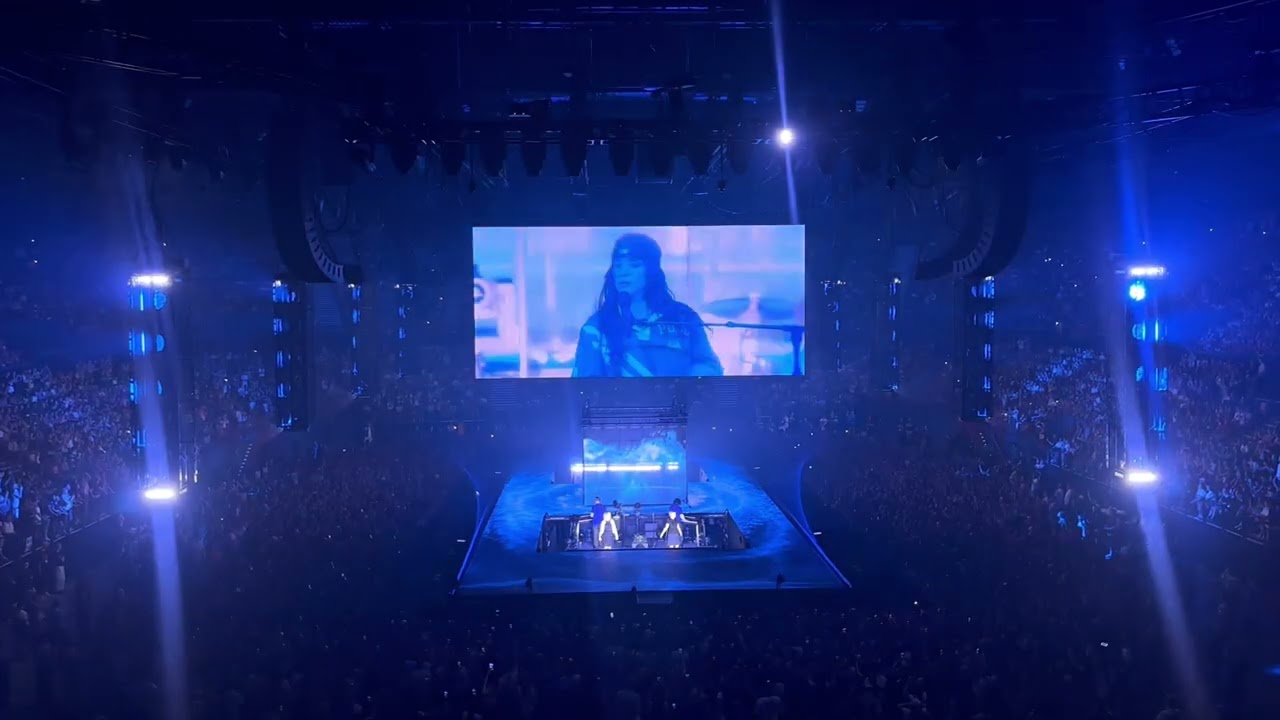 Billie Eilish - ocean eyes LIVE in Australia | 18 Feb 2025