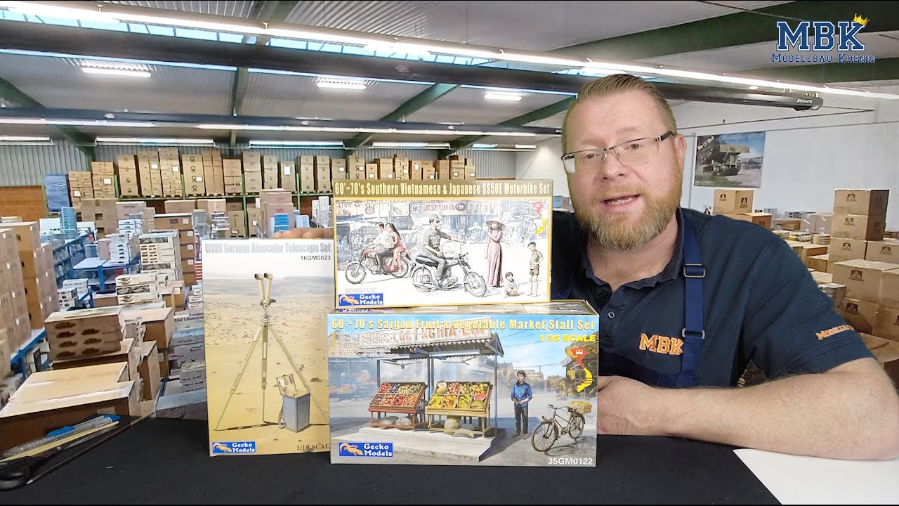 MBK packt aus #1159 - 1:35/1:16 60's-70's Motorbike Set, Market Stall Set, German Telescope  (Gecko)