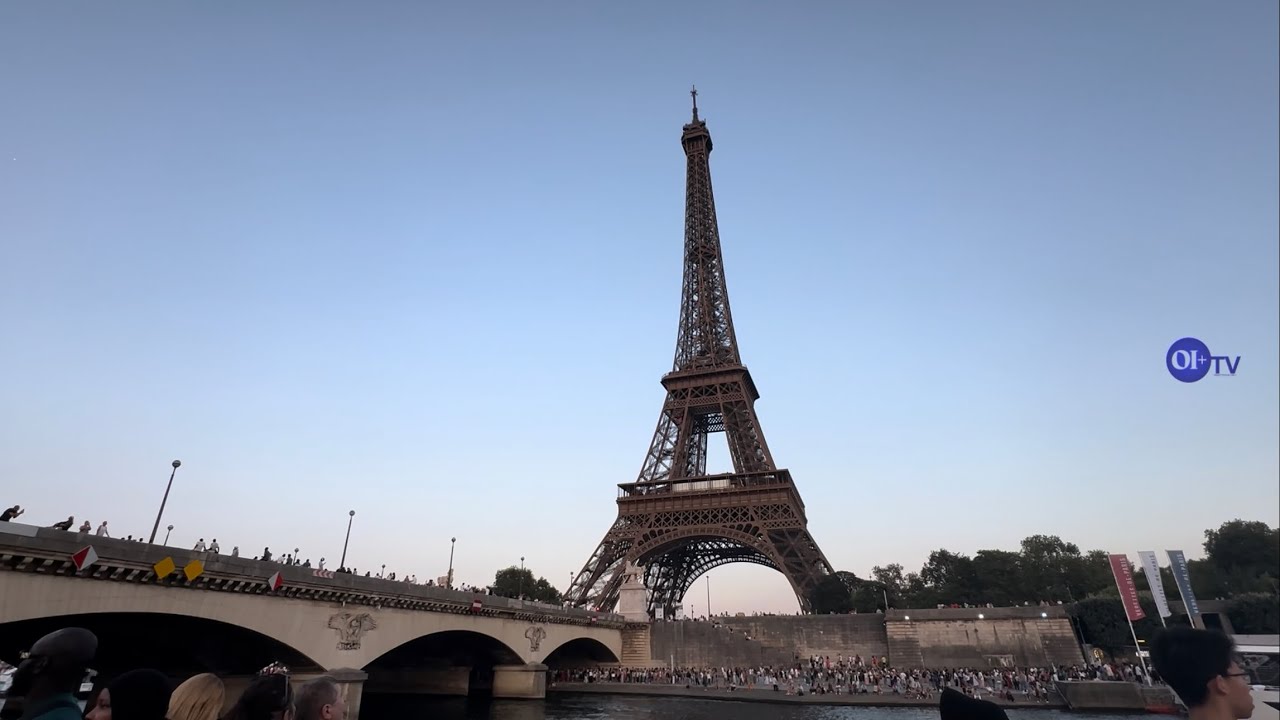 🇫🇷LA SEINE-PARIS-FRANCE🇫🇷BATEAUX MOUCHES🇫🇷Août 2025