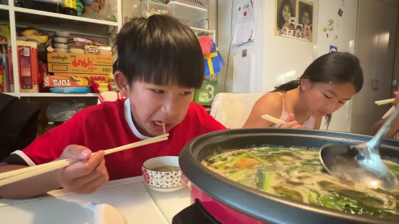 Ăn lẩu vào mùa đông ở Thụy Điển quá ngon | Hot pot on winter in Sweden
