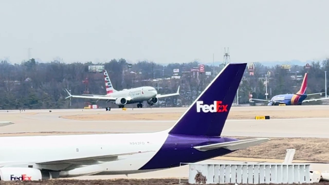 AMERICAN AIRLINES ARRIVING KBNA NASHVILLE 