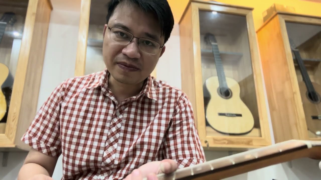 So sánh guitar Martinez ES06 và Cordoba C5