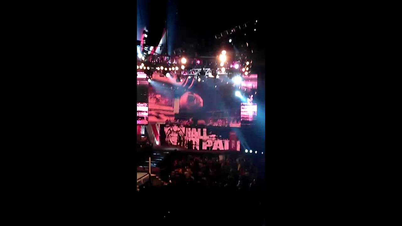 Daniel Bryan Mark Henry entrance Smackdown London