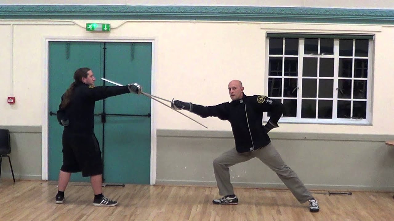 Historical fencing distance - moving into 'measure' with different sword styles