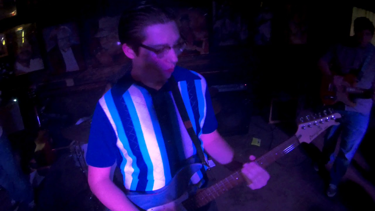 Eddie 9V performs Robert Johnson's 