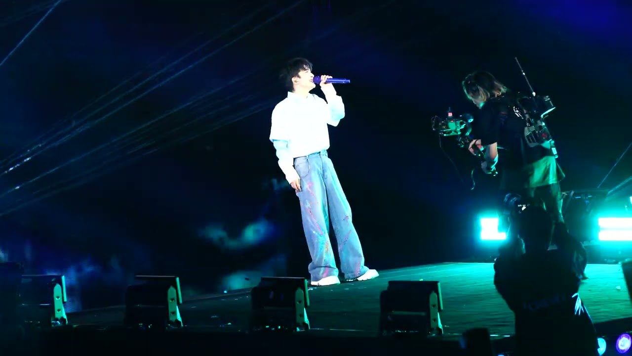 2_4K 《大鱼》+《好风起》几句 深圳站 day 1 周深 Charlie Zhou Shen ｢深深的｣ 巡回演唱会 2025.12.06