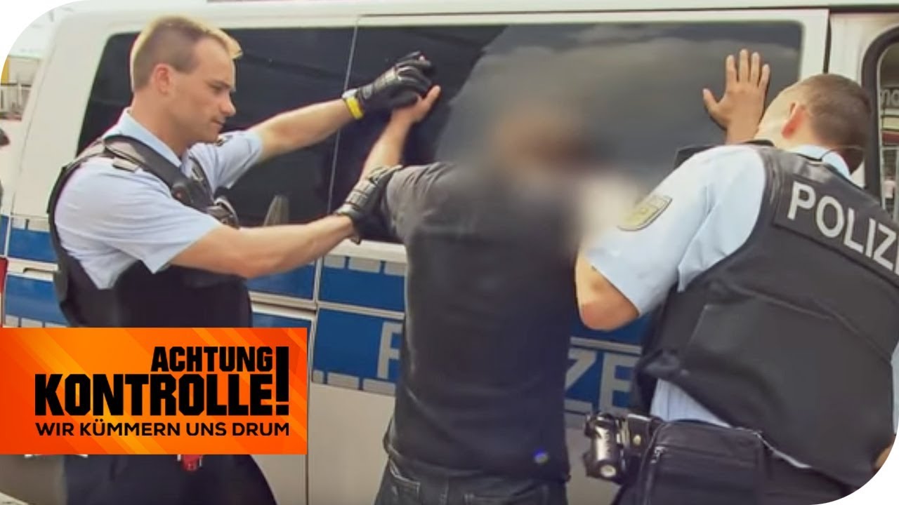 Personenkontrolle am Alexanderplatz: Ist er illegal in Deutschland? | Achtung Kontrolle | kabel eins