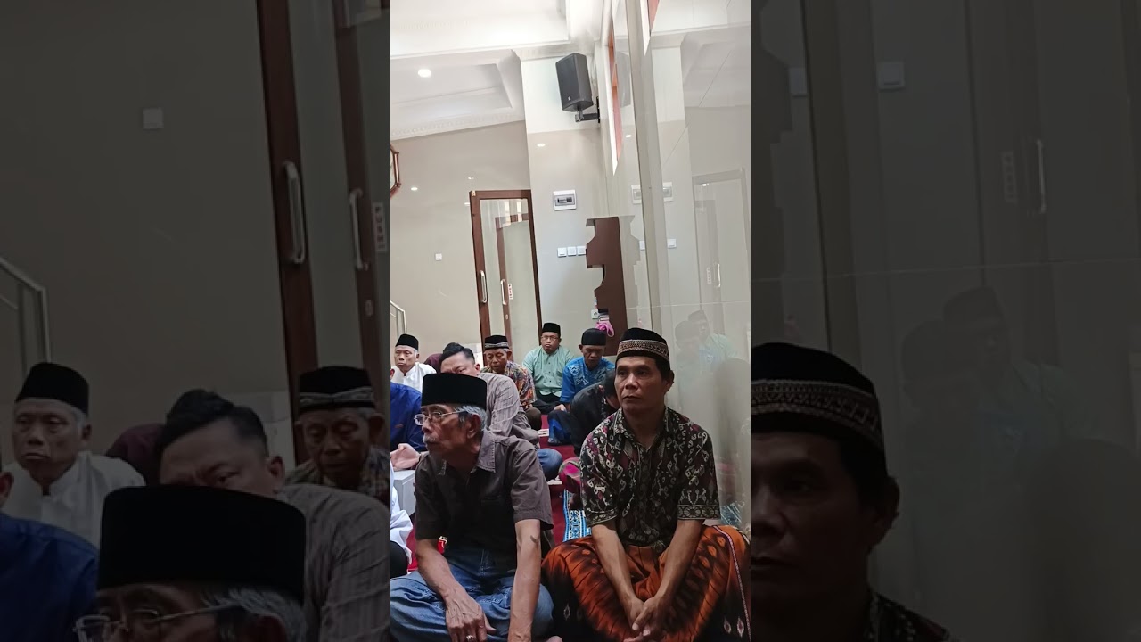 Sholat jum'at di mesjid Kami Al'Khoir RW 011 Cikadu.