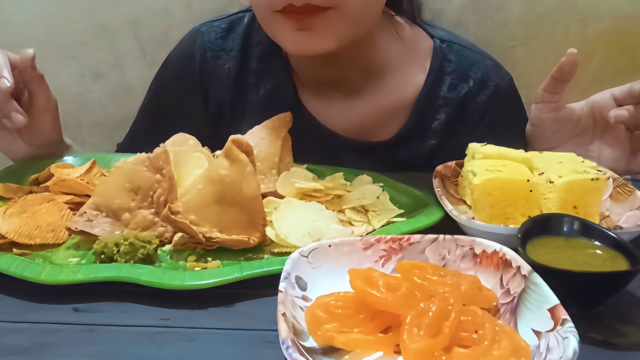 Eating 🔥 and spicy Samosa, Dhokla or Jalebi ♥️🥰😋😍🤗 #mukbang #asmr #eatwithRVG 