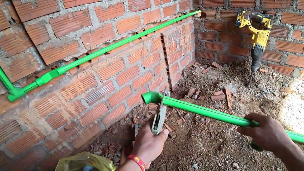 Lắp đường ống cấp nước âm tường cho Wc