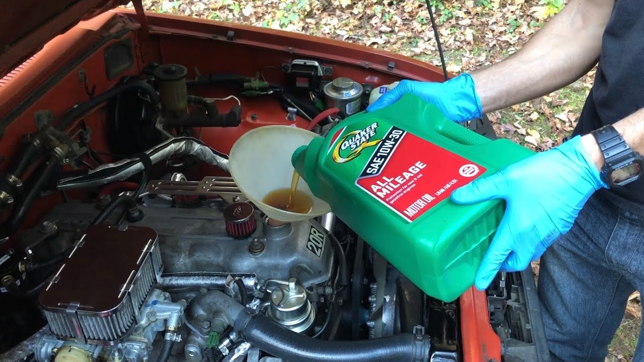 1980 Toyota Pickup - Oil Change Vlog