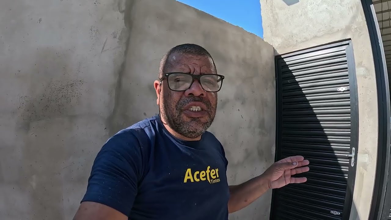 TRABALHANDO NA HORA EXTRA NA OFICINA 
