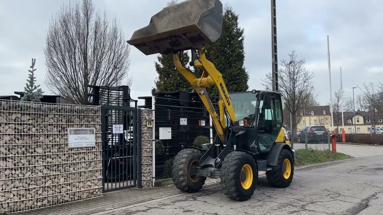 Radlader Komatsu WA 70-7 mit hydr. SW