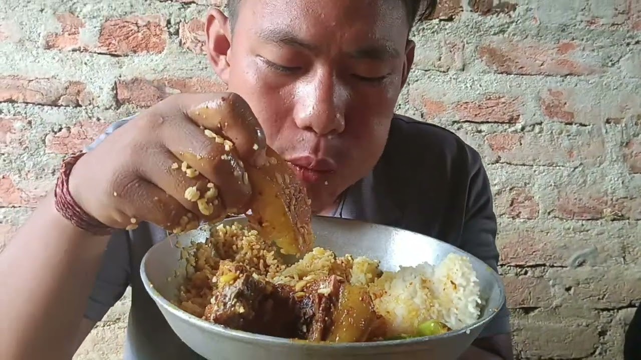 MUKBANG 🤤 pork belly🥩 with 3 King chilli 🥵🌶️ 🤯 🤤 very delicious 😋🤤@KaranRai-l3m @kents350 