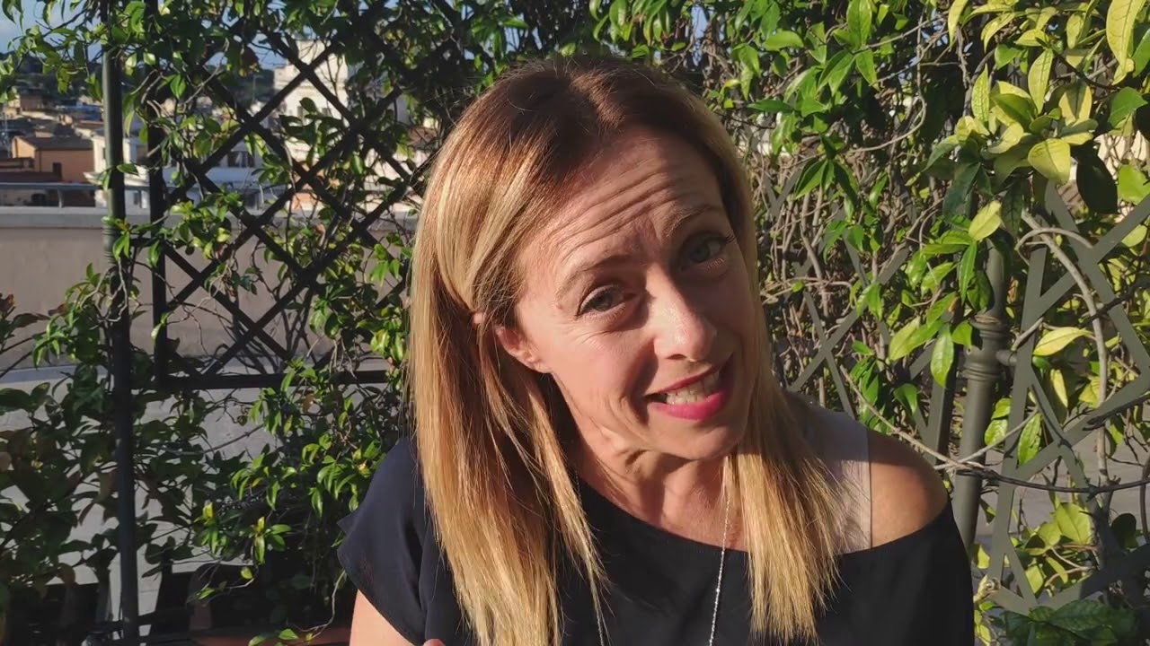 Giorgia Meloni: Cosa deve Macron all'ex responsabile affari europei del Pd Sandro Gozi? Ascoltate!