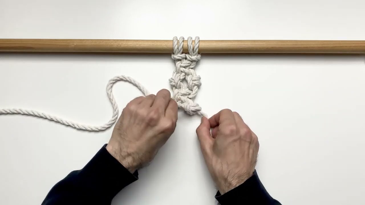 LARKS HEAD KNOT Beautiful tiny Rosettas . #28 . Macramé 40 Knots Library