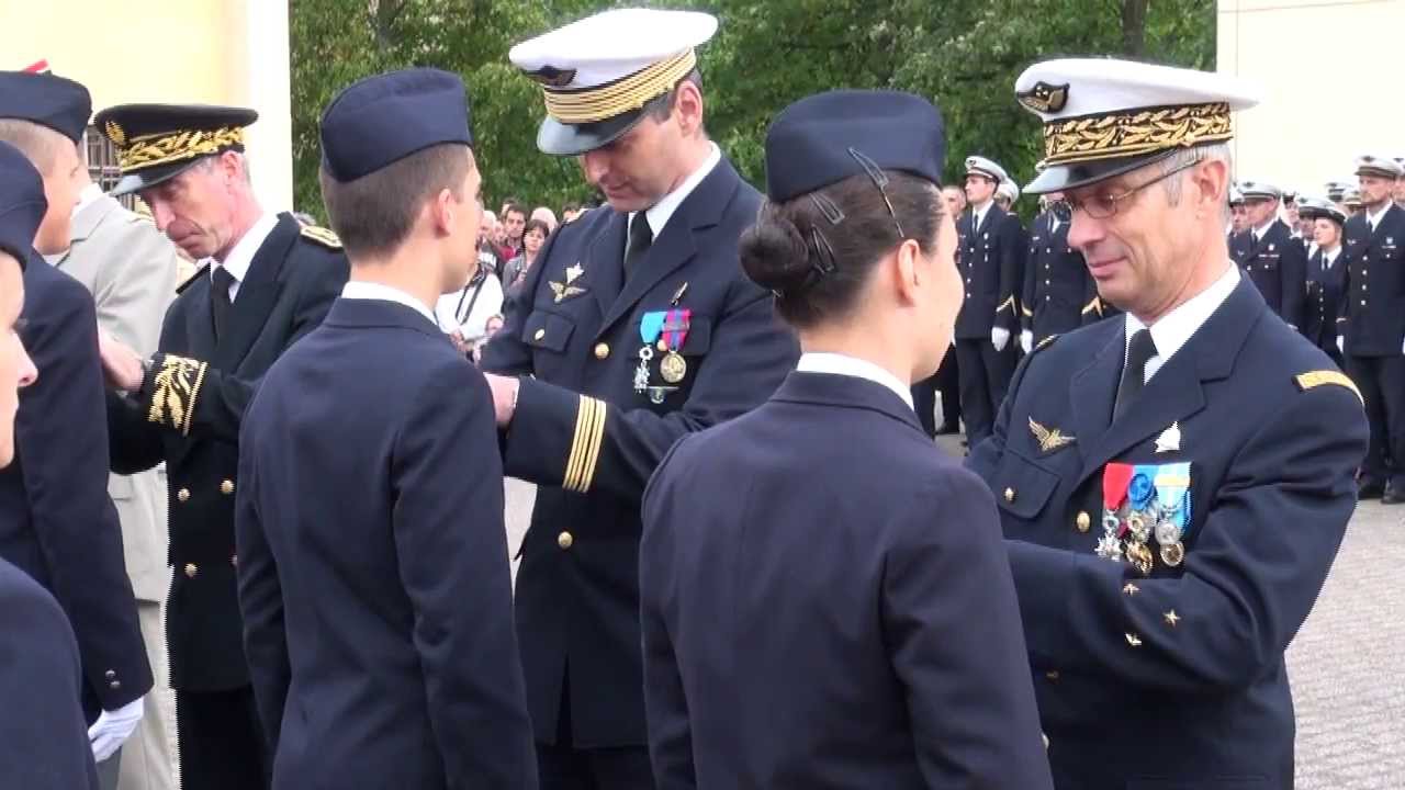 Lycée militaire|L'Ecole des Pupilles de l'Air: Traditionnelle cérémonie de remise de l'insigne.