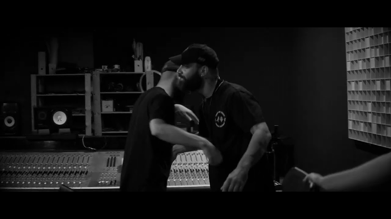 4.&Pi;ό&lambda;&eta; &tau;&omicron;&upsilon; &Alpha;&tau;ό&phi;&iota;&omicron;&upsilon; &Kappa;&alpha;&kappa;&omicron;ύ in E Minor feat. Dani Gambino