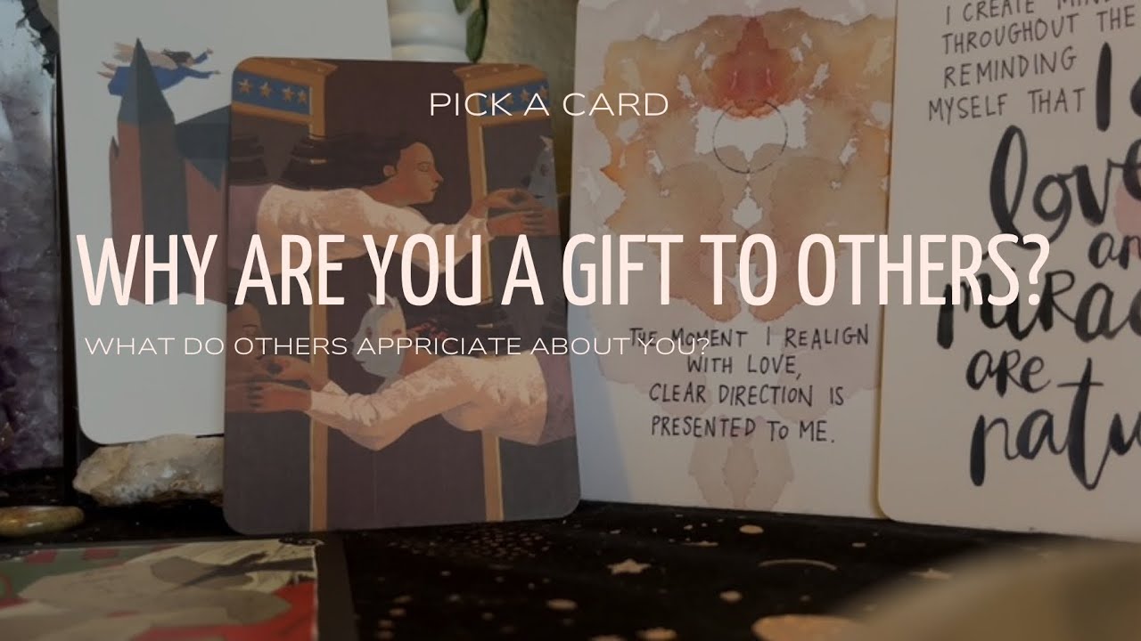 Почему люди воспринимают вас как подарок? 🎁 Выберите открытку в праздничном стиле