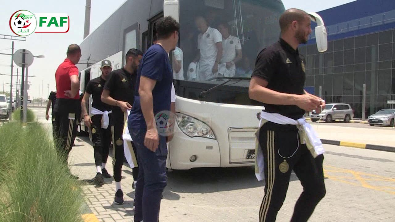 لاعبو المنتخب الوطني في جولة صباح اليوم