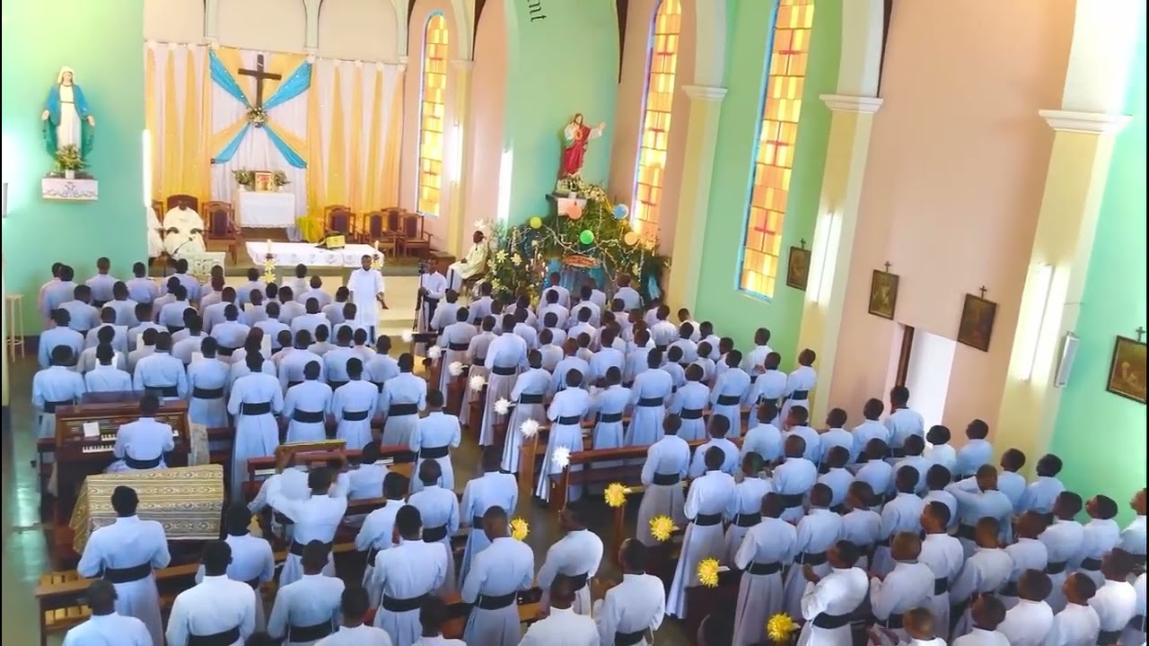 Krismas Noel by  Tumaini Swai -ikiimbwa na mafrateri wa Seminari kuu Ya Kibosho