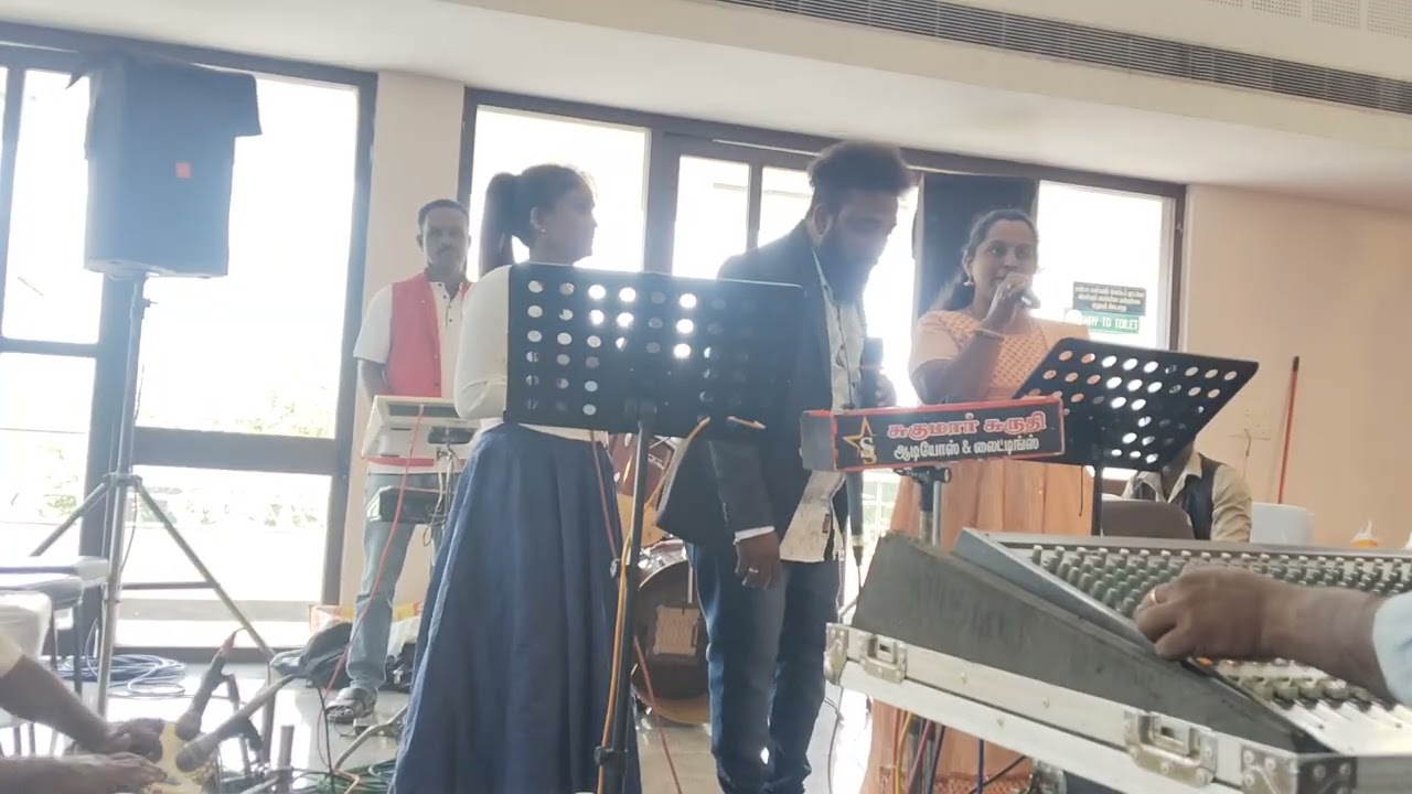 Santhaiki vantha kili song sing by mani and priya 