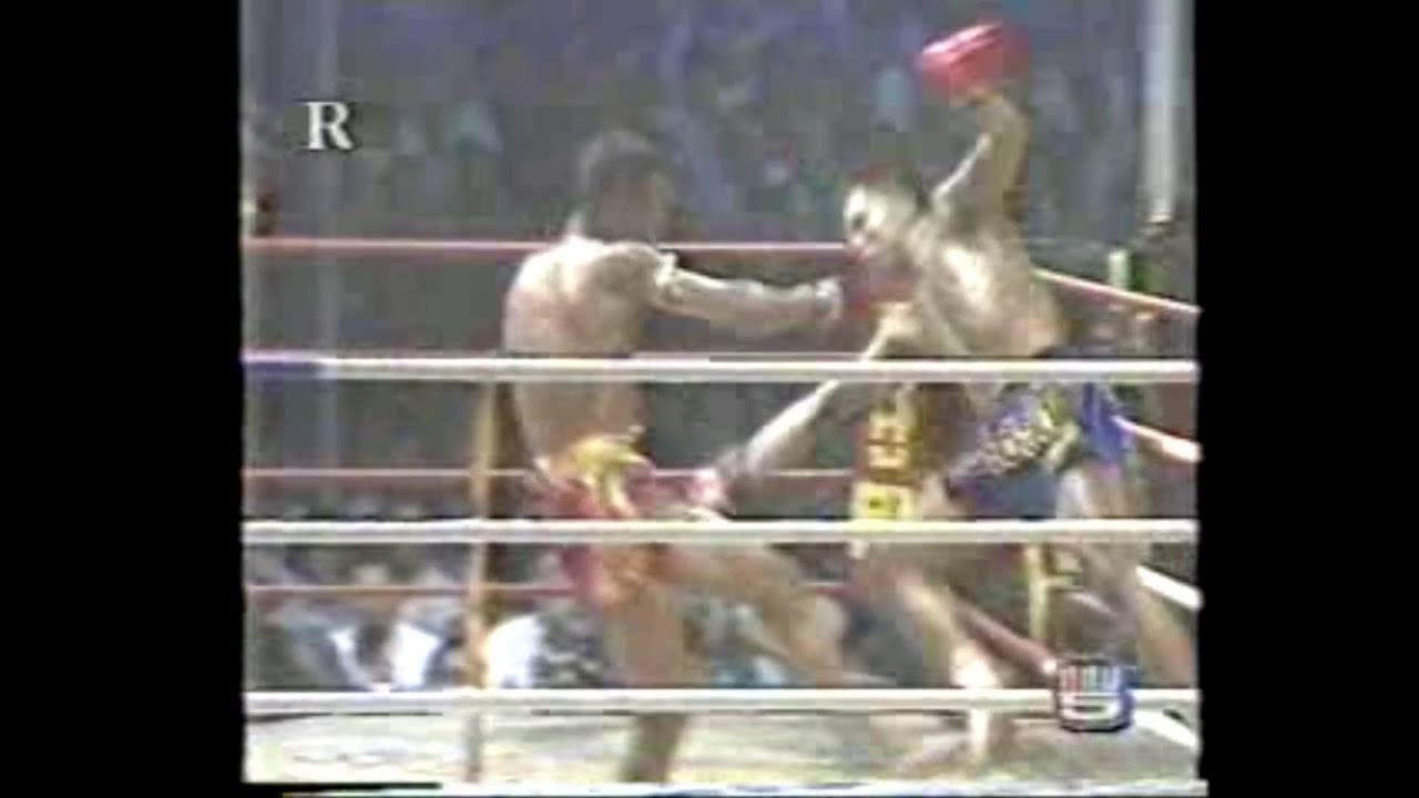 โอโรโน่ พ.เมืองอุบล vs เหนือธรณี ว.ทวีเกียรติ - Orono Por Muangubon vs Nuatoranee Wor.Taweekiat