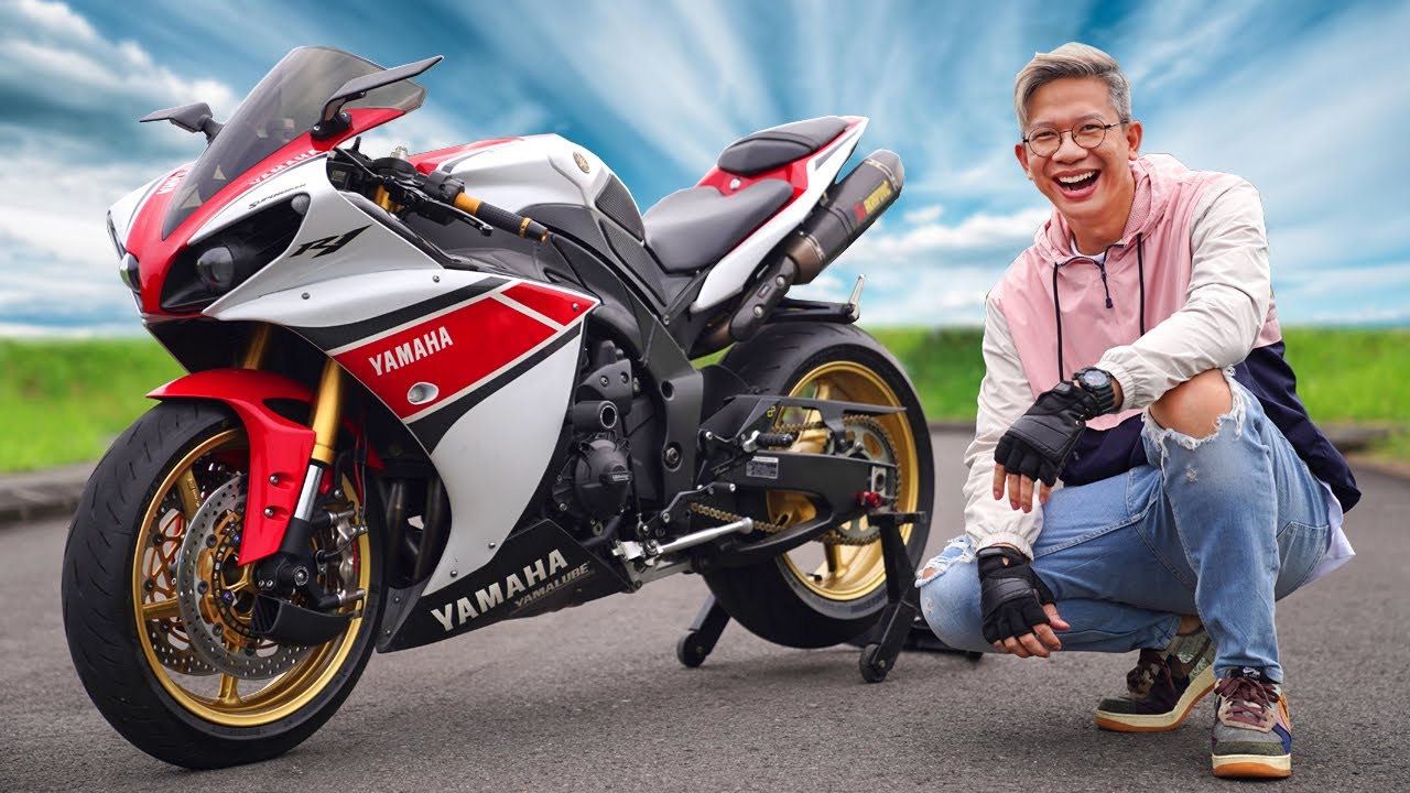 BAWA YAMAHA R1 BELI MIE AYAM BAKSO!!