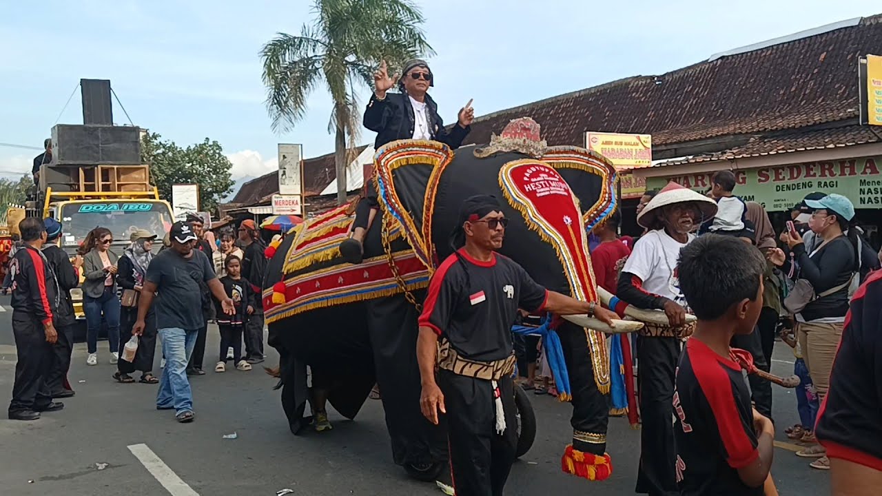 Pesona Budaya Karnaval Kecamatan Jetis Ponorogo 2025 rombongan Unta, Gajah dan Reog 