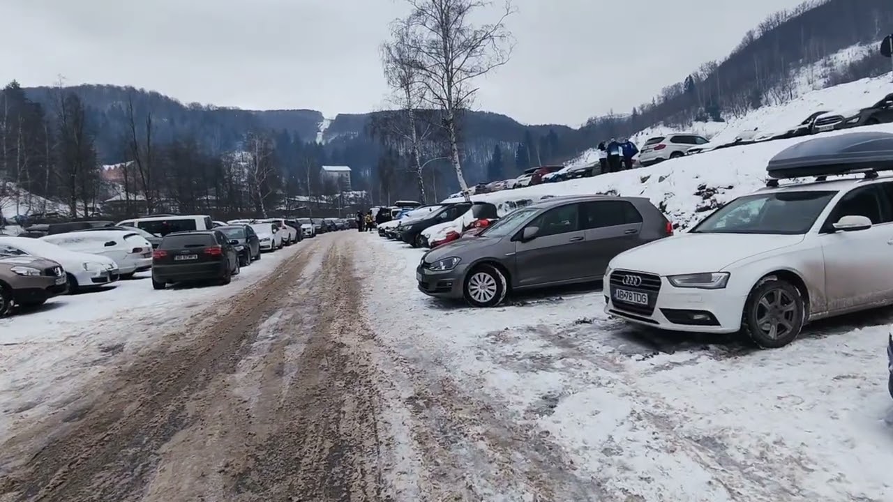Aglomerație spre Stațiunea Straja! Parcări gratis, lume multă! 
