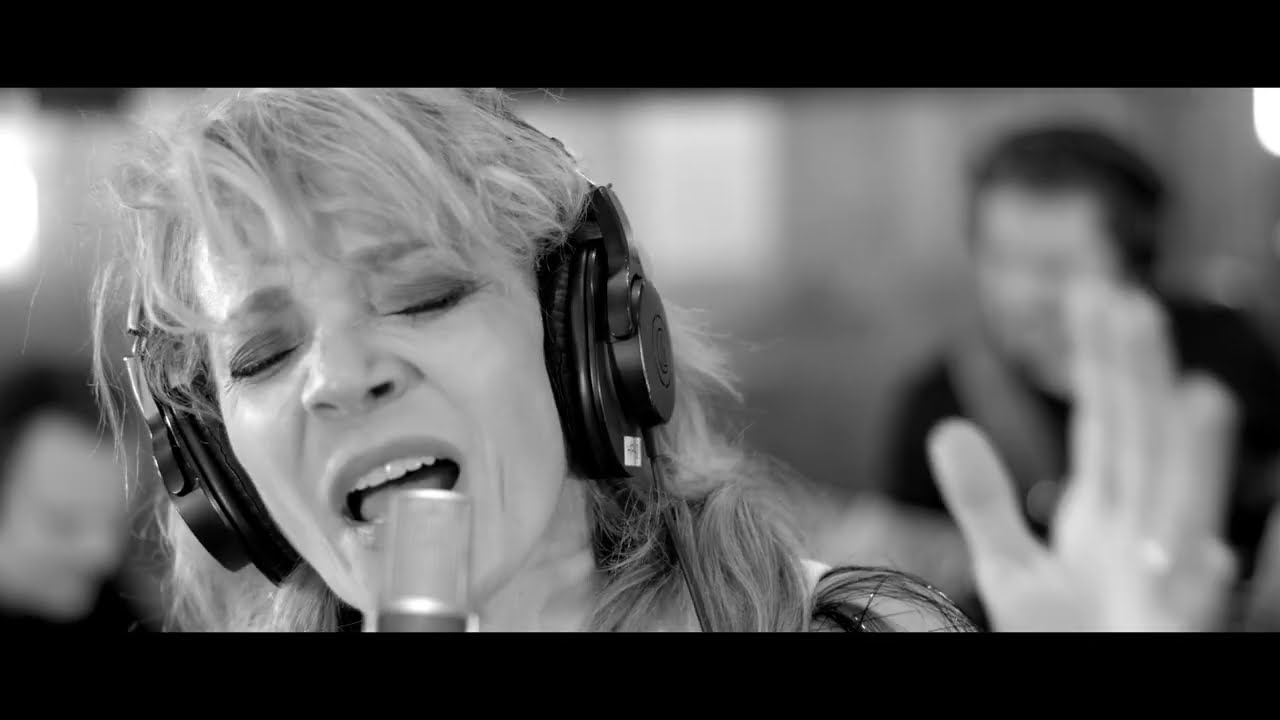 Keresztes Ildikó - Egészen, mert félig nem tudok