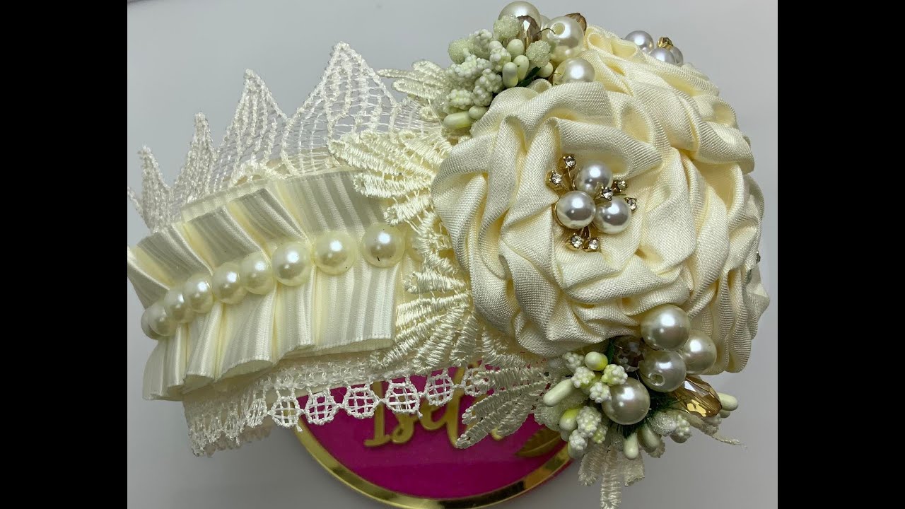 Diadema  beige para bautizo o ceremonia  VIDEO NO. 946 Creaciones Rosa Isela