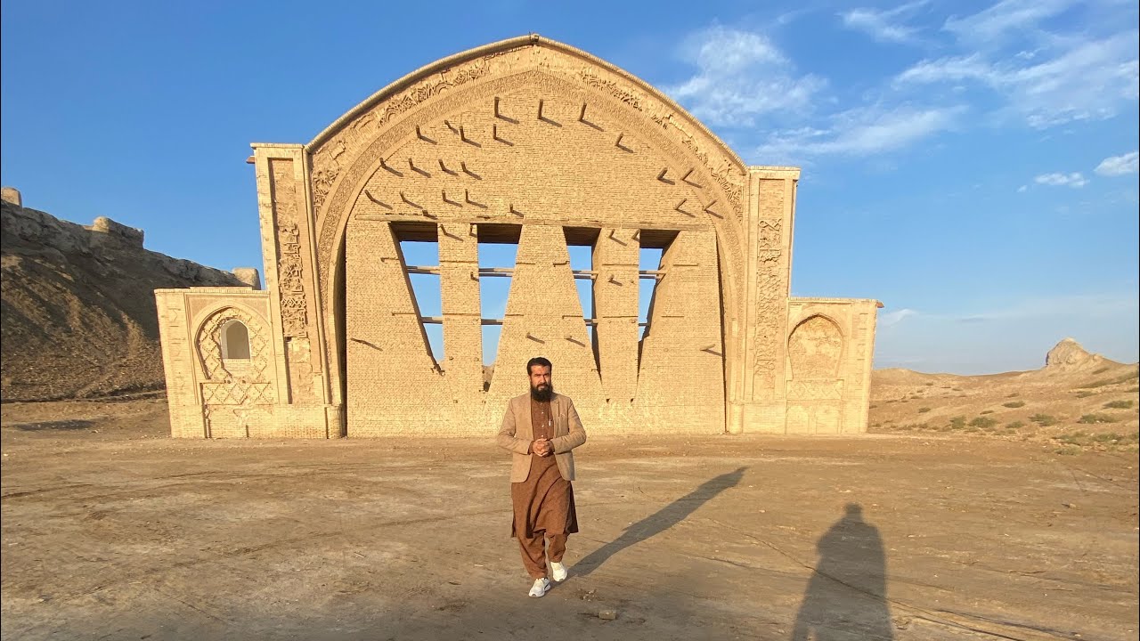 په هلمند ولایت لښکرګاه کې د بوست قلعه د افغانستان د لرغوني تمدن بیلګه دغه قلعه ۲۵۰۰ کاله  تاریخ لري