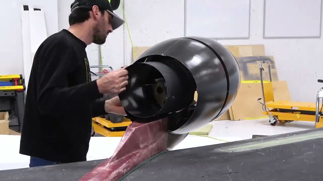 不敢相信！这架飞机竟然是纯手工做出来的，耗资巨大精度拉满，太震撼了！