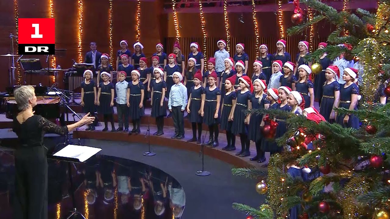 DR Børnekoret - Somewhere In My Memory + Carol of the Bells | Danmark synger julen ind | DR1