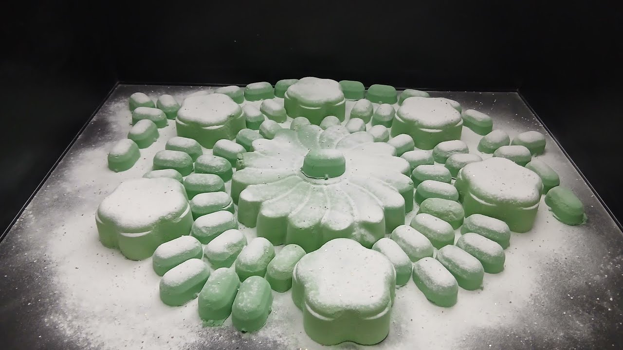 Asmr baking soda flowers 💚💚💚oddly satisfying video relaxing crush
