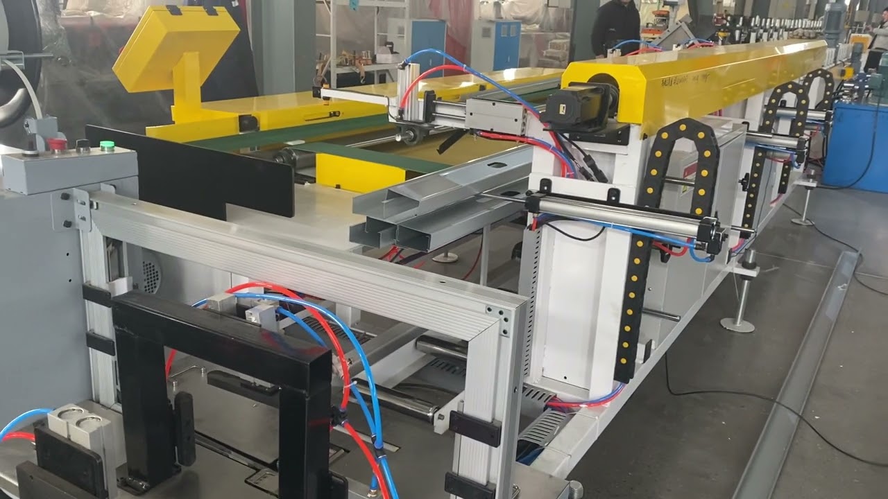 Fully automatic high speed stud and track profile stacking and packaging machine packing system