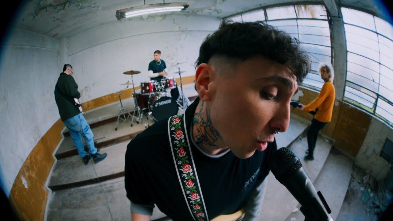 CABECH - Est&aacute;s ah&iacute; (Video Oficial)