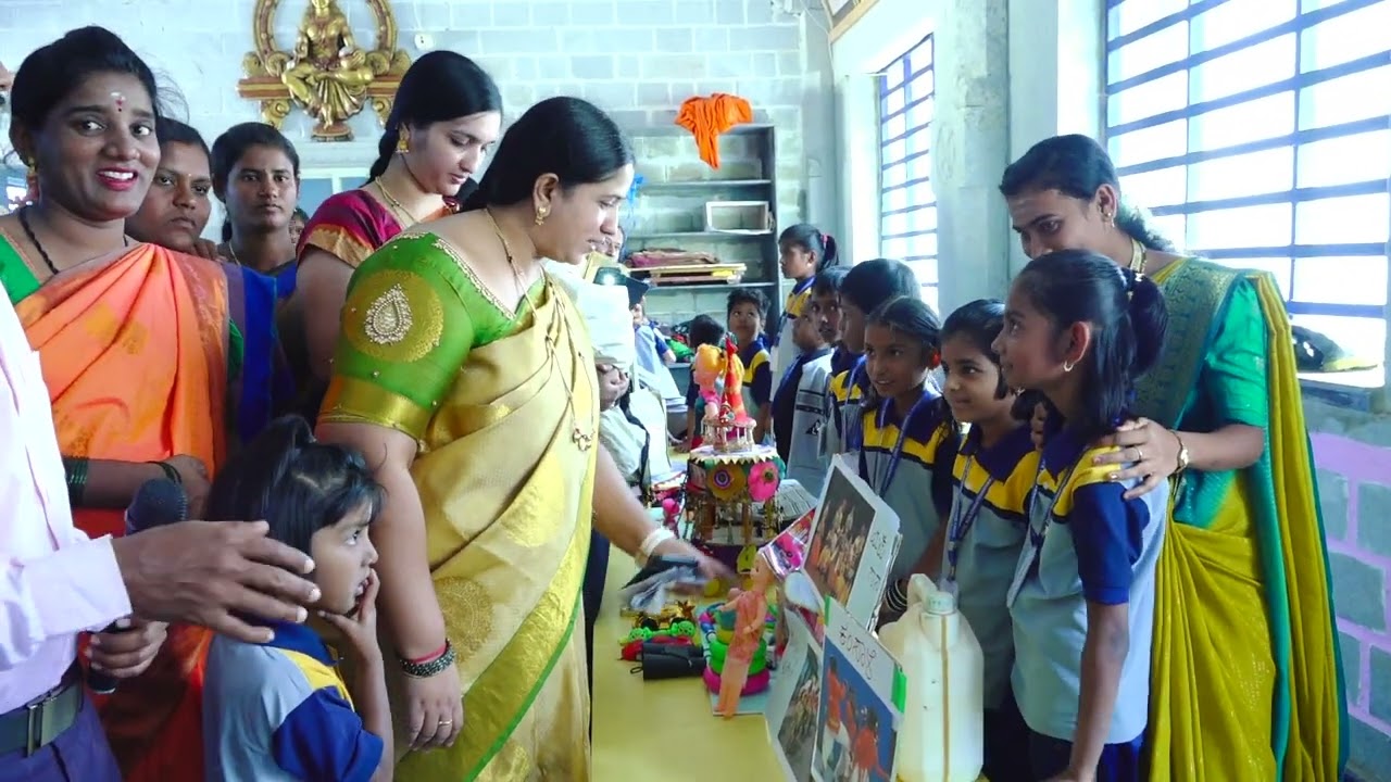 ಶಾಲಾ ವಾರ್ಷಿಕೋತ್ಸವದ ಪ್ರಯುಕ್ತ ಪೋಷಕರ ಆಟಗಳು ನಡೆಸಿದ ಕ್ಷಣ ಅರಸೀಕೆರೆ ಹರಪನಹಳ್ಳಿ ತಾಲೂಕು ವಿಜನಗರ 